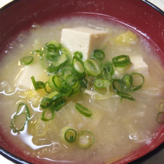 豆腐と白菜の味噌汁